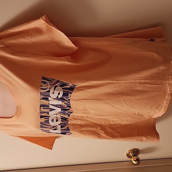 Levi's ladies tee - Picture 1 of 6